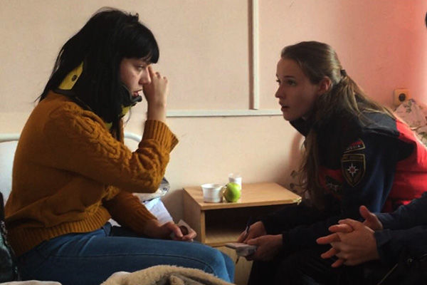Психологи МЧС России оказывают экстренную помощь пострадавшим в ДТП в Белокалитвенском районе Ростовской области
